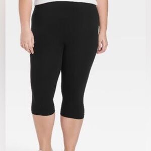 Ava & Viv Black Capri Pants